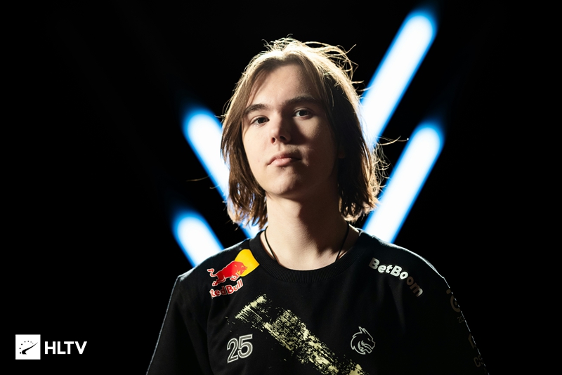 赛后群访 Zika：今天四个队友带我赢 决赛我要打爆369！