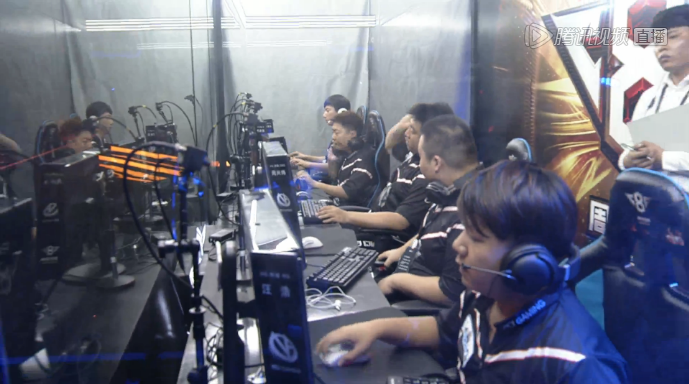 Ninjas in Pyjamas 官方：中路选手 rookie 离队