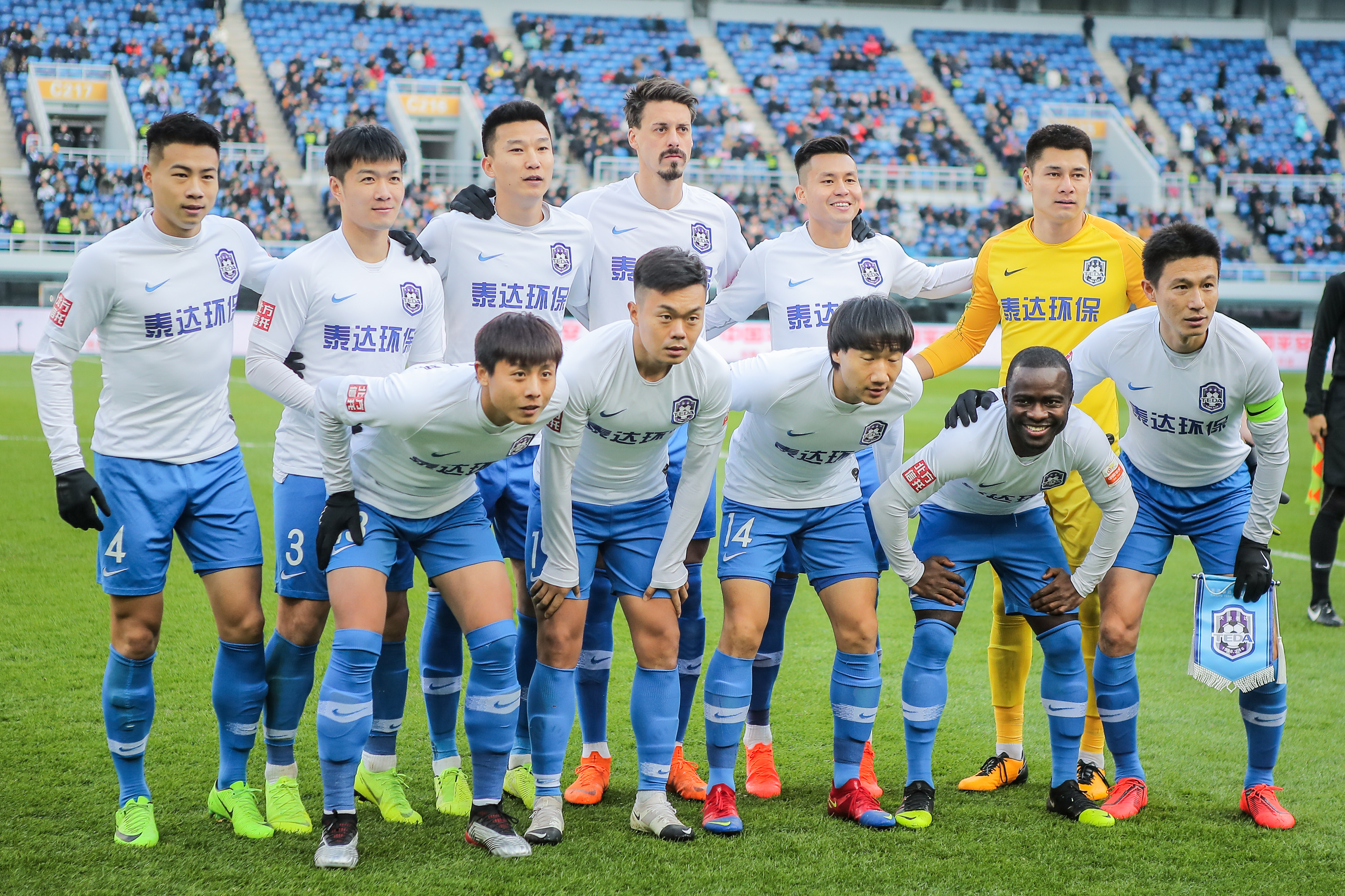 TES 战队 2-1 战胜 BLG 战队成功晋级淘汰赛八强