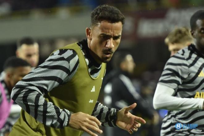 BLG战胜FPX后，成为首个锁定2024LPL春季赛季后赛名额的队伍